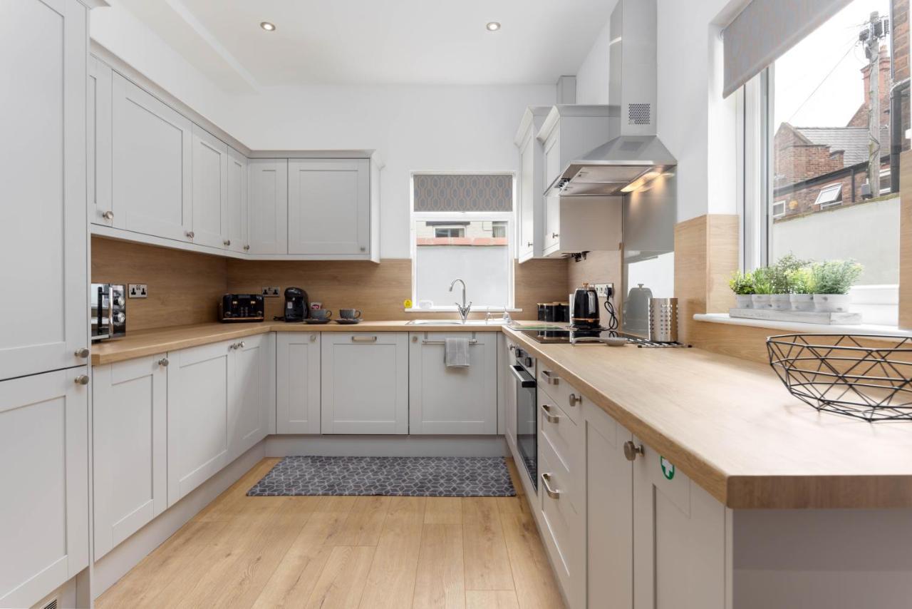 Modern & Stylish Home At The Corner Of Famous Penny Lane In Liverpool Eksteriør billede