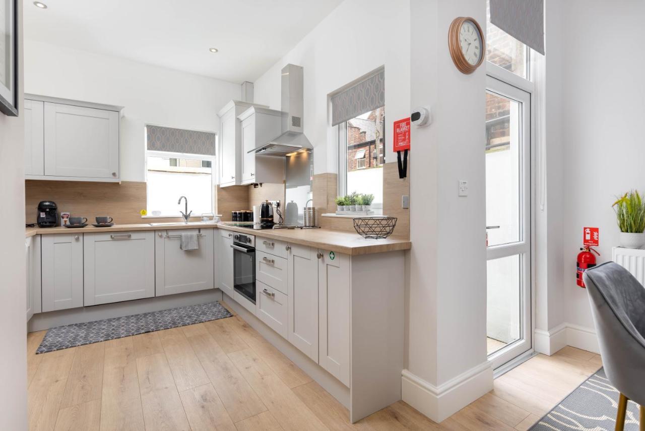 Modern & Stylish Home At The Corner Of Famous Penny Lane In Liverpool Eksteriør billede