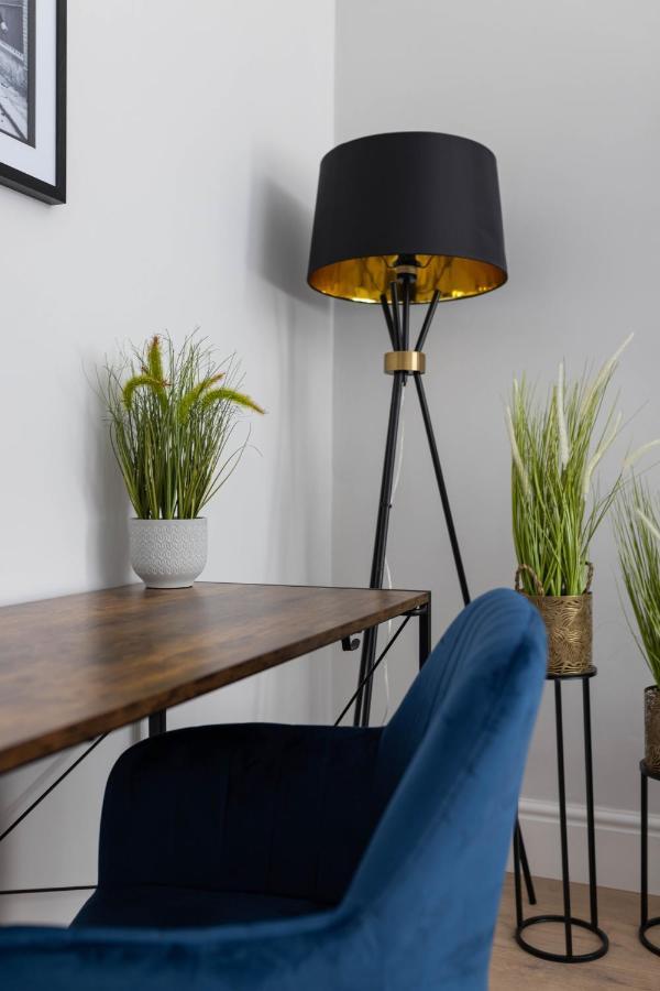 Modern & Stylish Home At The Corner Of Famous Penny Lane In Liverpool Eksteriør billede