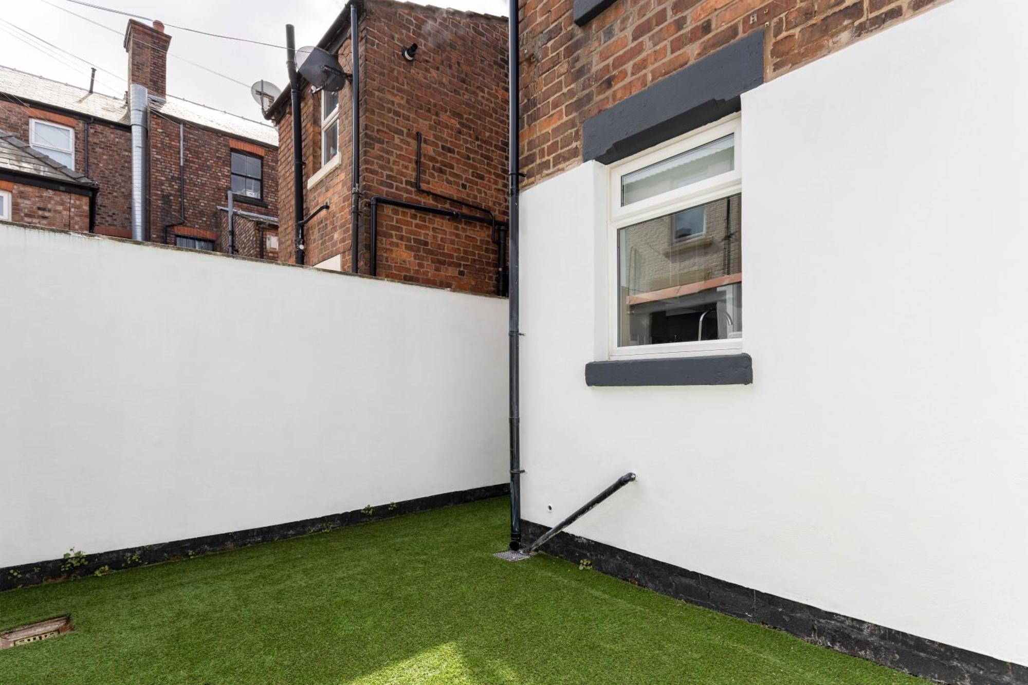 Modern & Stylish Home At The Corner Of Famous Penny Lane In Liverpool Eksteriør billede