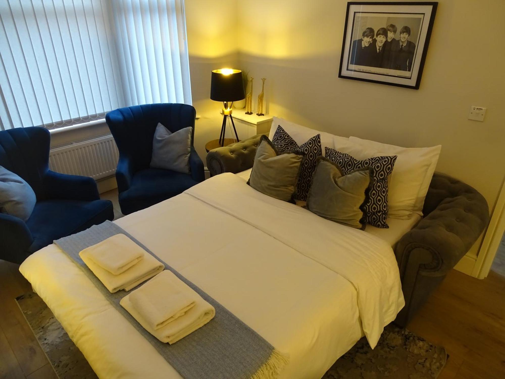 Modern & Stylish Home At The Corner Of Famous Penny Lane In Liverpool Eksteriør billede